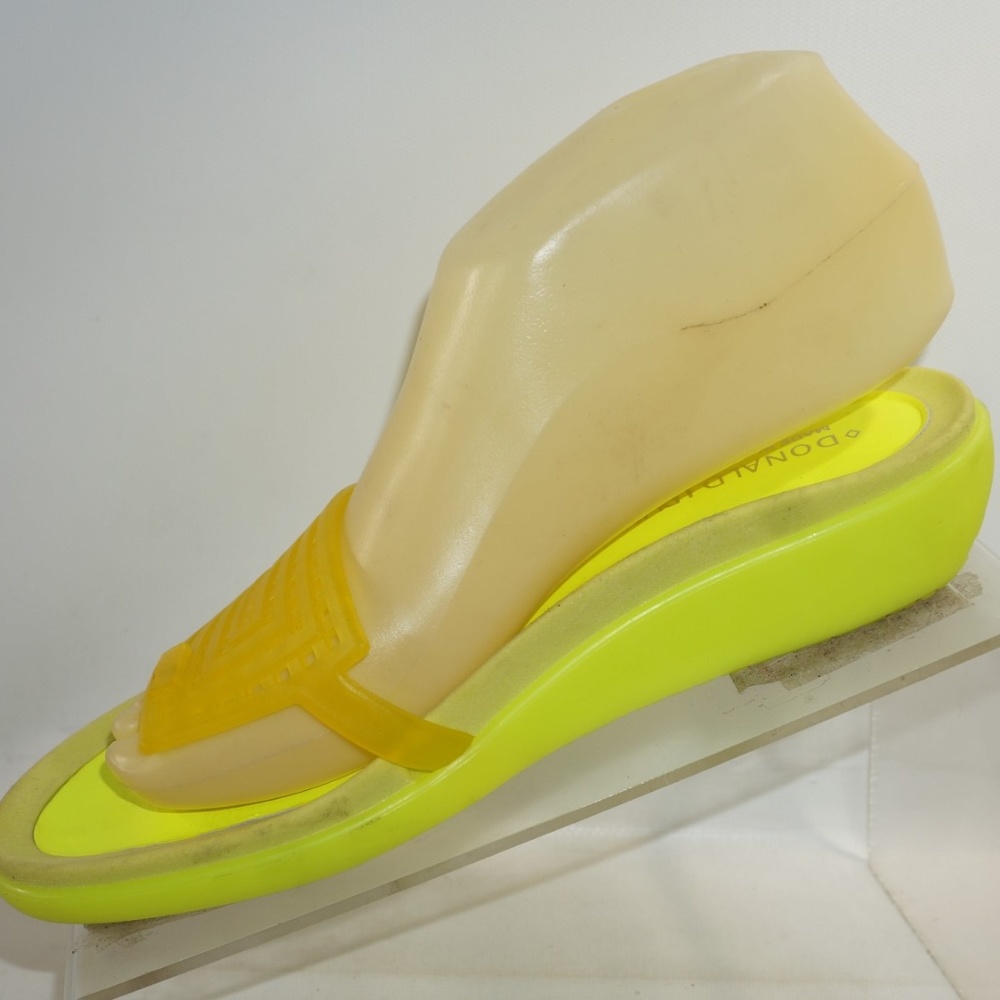 Donald J Pliner Sz 7 Yellow Mule Sandals B3B13 - Picture 2 of 8